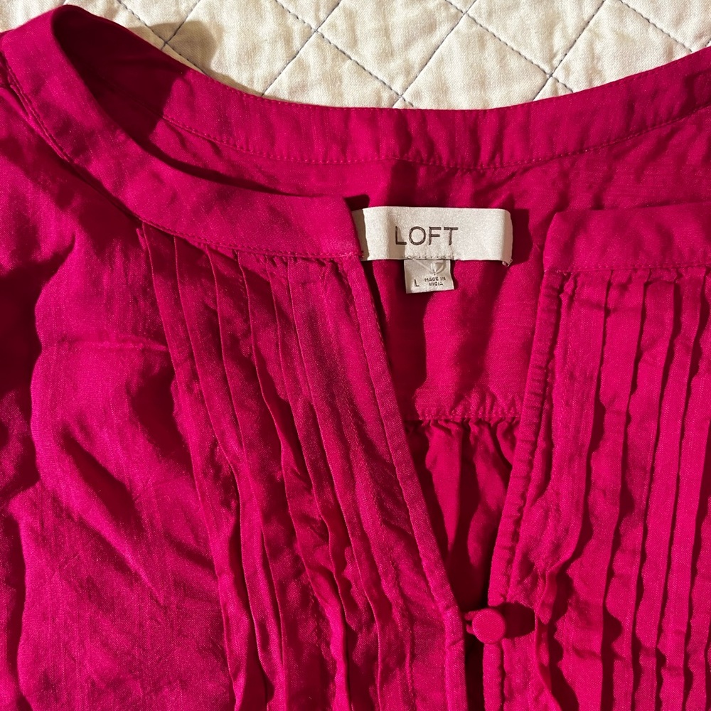 LOFT magenta pleated button front sleeveless blouse - L